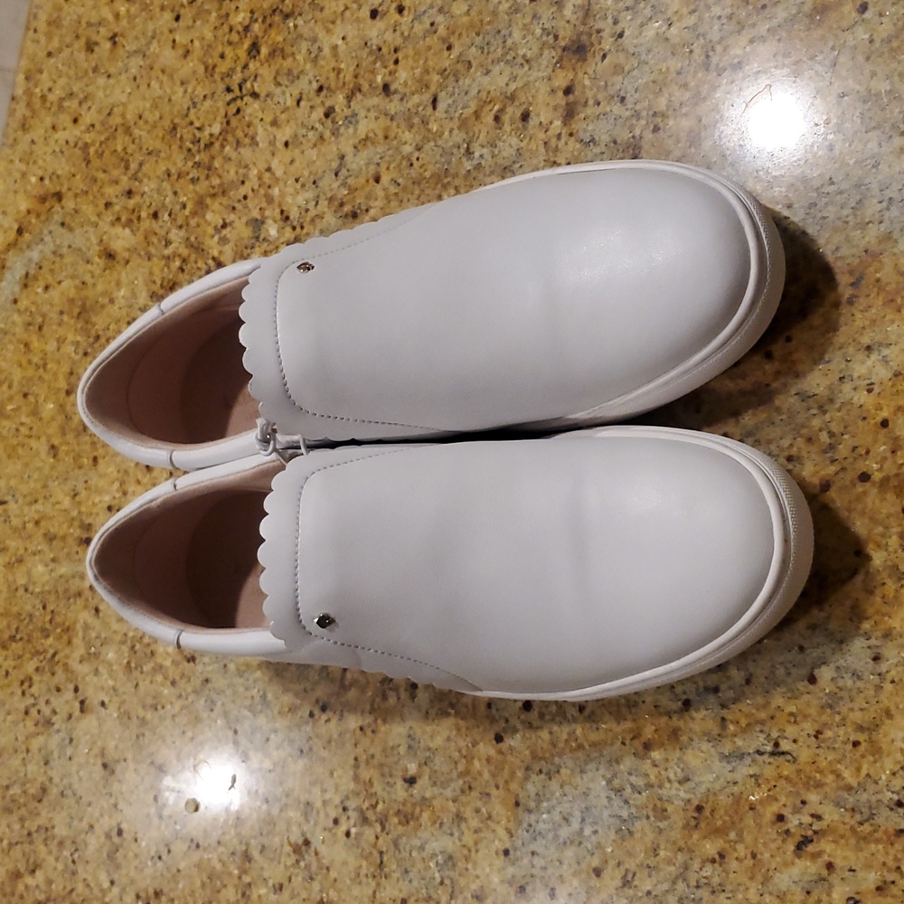 Kate Spade NWT Women’s ALETA Leather White Slip On, 11 Shoe W/ Scallops